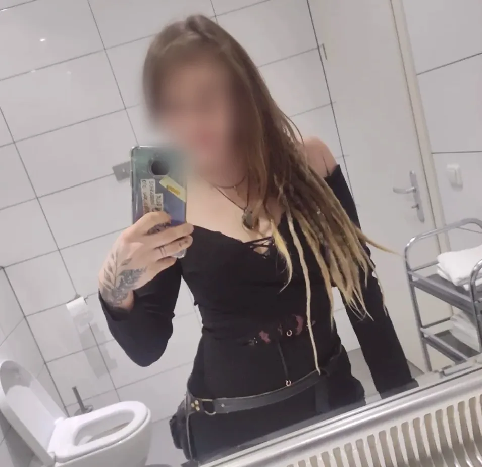 Mila, 30